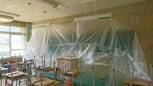 「母校高校の黒板塗替え」の画像