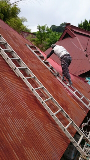 「茅葺波トタン屋根　塗替え工事」の画像