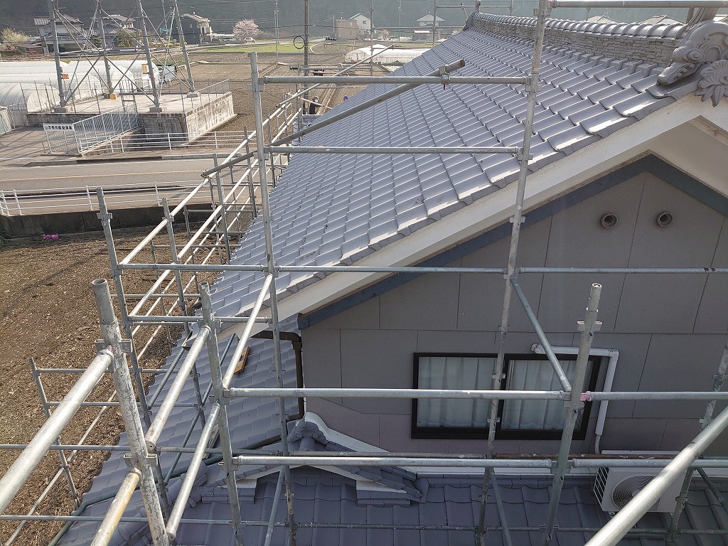 「福山市　屋根（セメント瓦）塗り替え工事」の画像